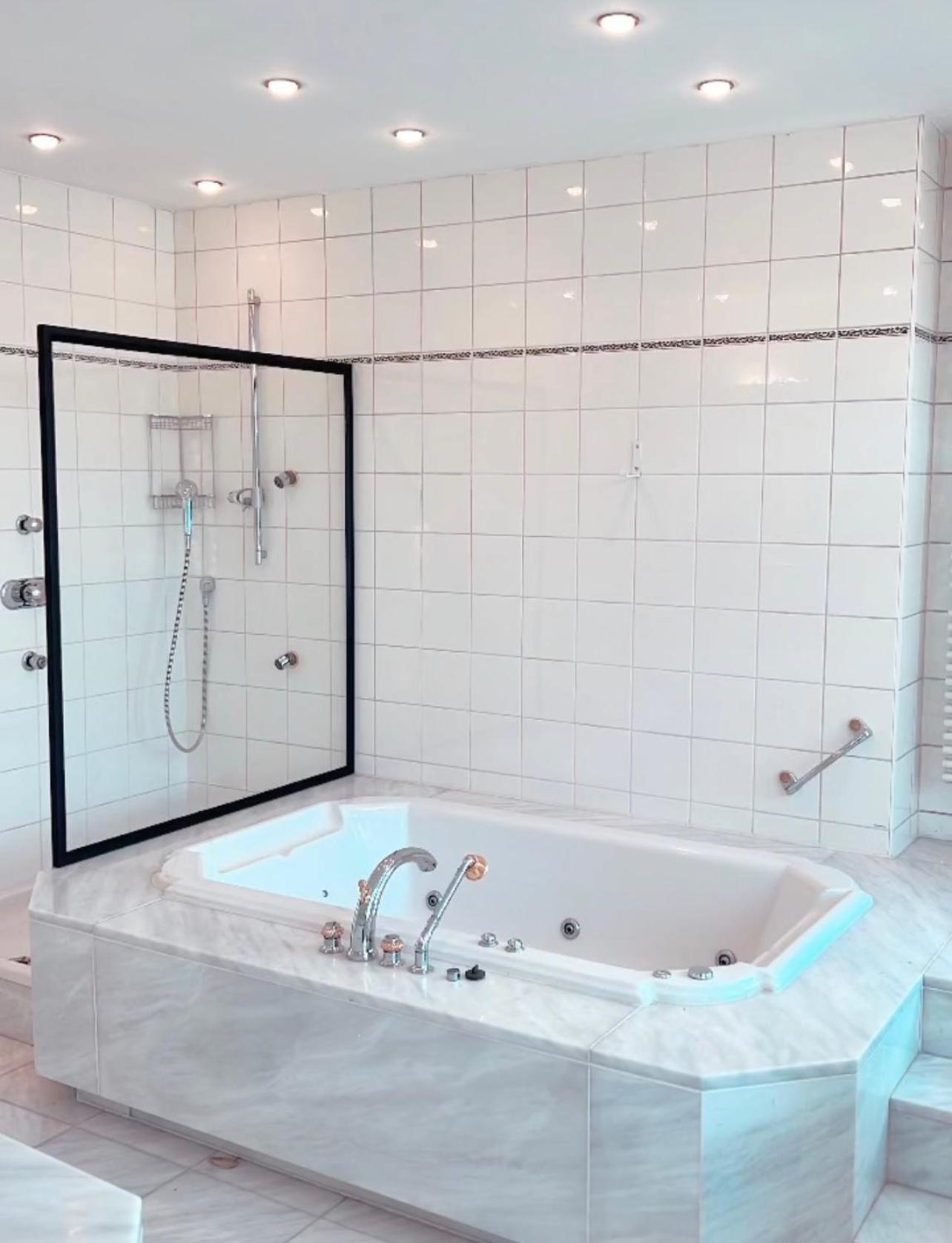 Le Faubourg Suites แอนต์เวิร์ป ภายนอก รูปภาพ