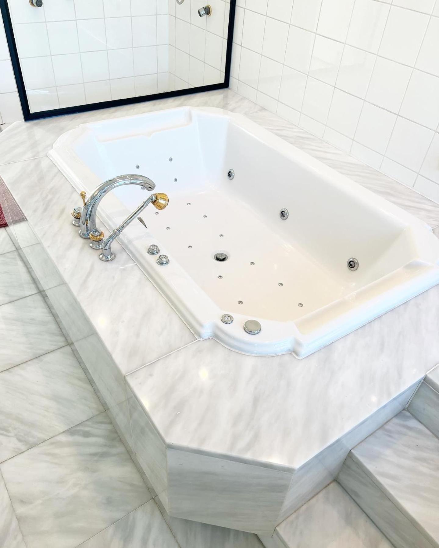 Le Faubourg Suites แอนต์เวิร์ป ภายนอก รูปภาพ