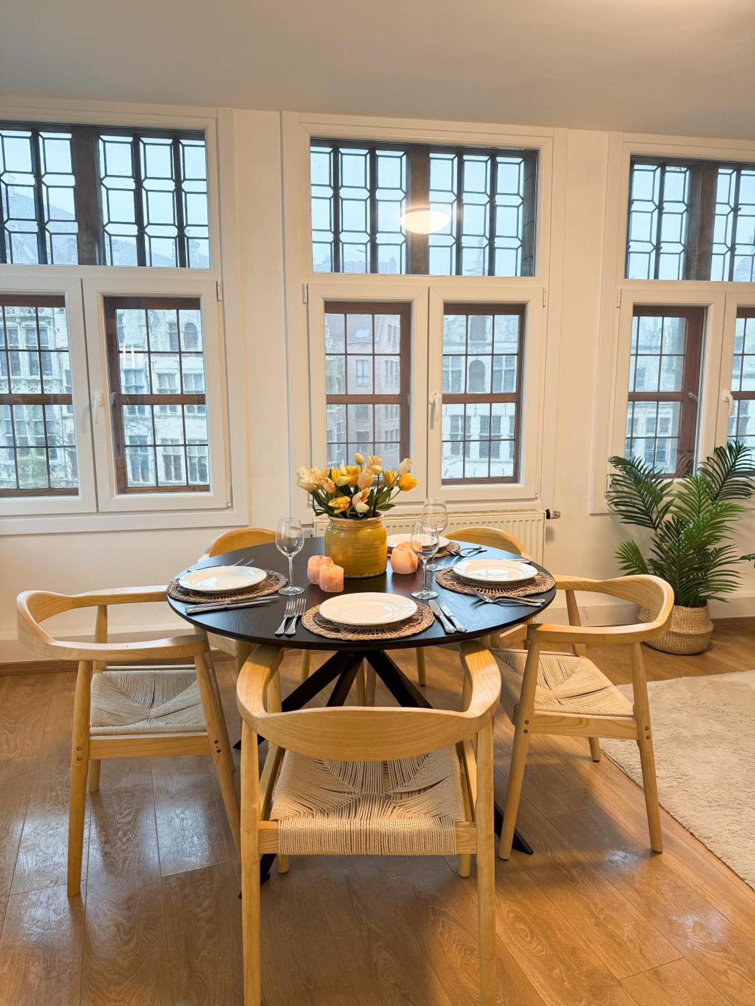 Le Faubourg Suites แอนต์เวิร์ป ภายนอก รูปภาพ